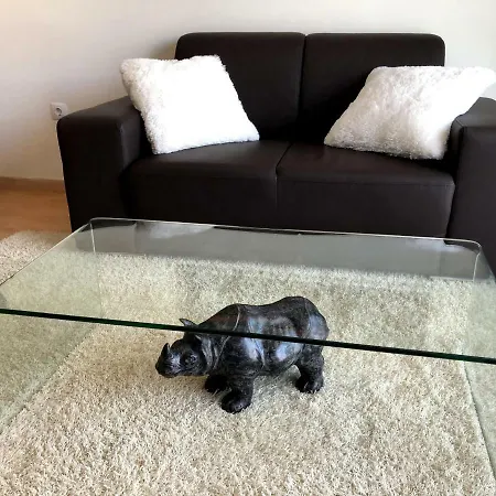 Couples In Rhino's Paradise Appartement