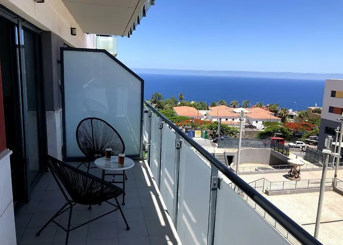 Couples In Rhino's Paradise Daire