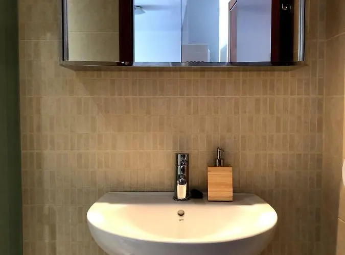 Couples In Rhino's Paradise Daire