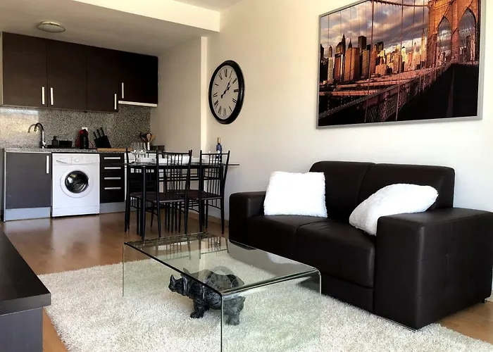 Couples In Rhino's Paradise Appartement