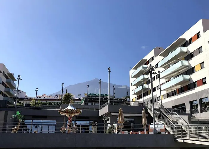 Apartment Couples In Rhino's Paradise *